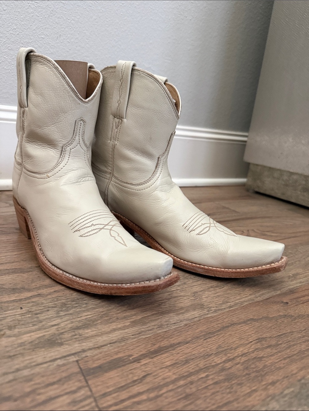 The Lucchese Gaby boot in Glitz Cream, Women’s, size 9